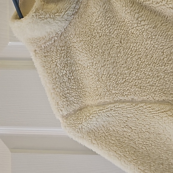 Fuzzy Jacket with Operational Zippers - Picture 4 of 9